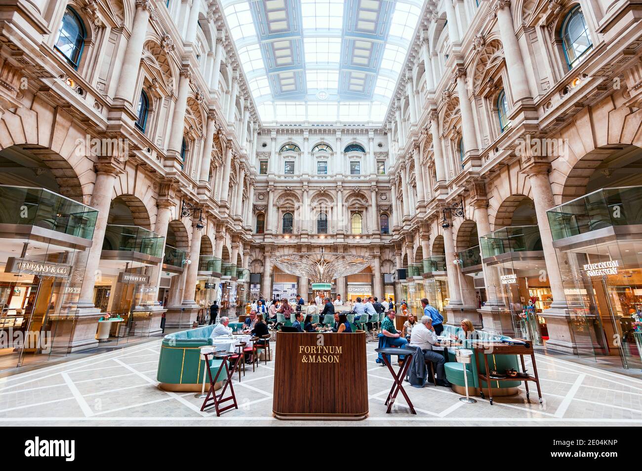 Fortnum & Mason an der Royal Exchange, London, England. Stockfoto