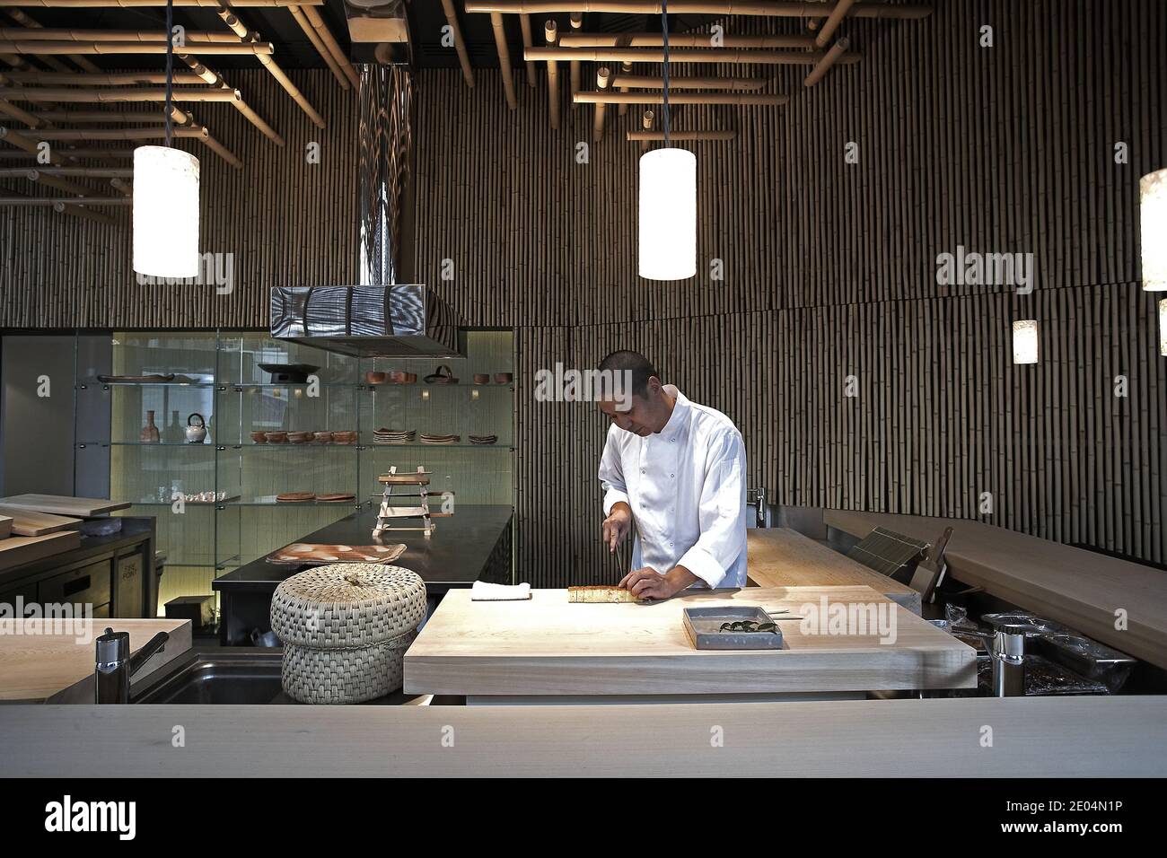 Sake no Hana modernes, authentisches japanisches Sushi und Sashimi werden in der Sushi-Bar in London auf Bestellung zubereitet. Stockfoto