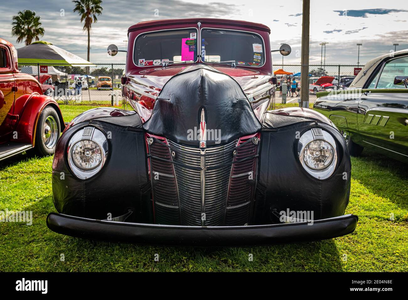 Daytona Beach, FL - 28. November 2020: 1940 Ford Deluxe auf einer lokalen Auto-Show. Stockfoto