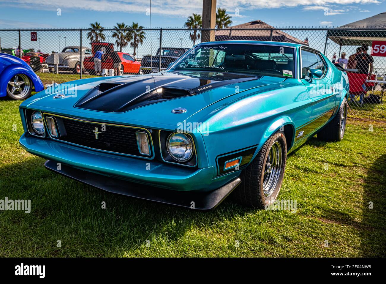 daytona Beach, FL - 28. November 2020: 1973 Ford Mustang auf einer lokalen Auto-Show. Stockfoto