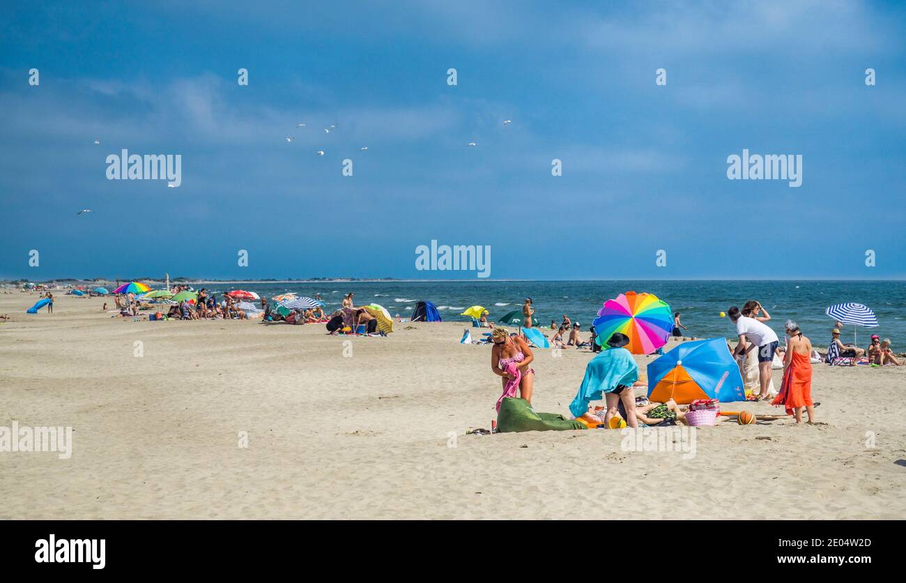 Beliebter Strand Piémanson im Delta der Camargue der Rhone, Departement Bouches-du-Rhône, Südfrankreich Stockfoto