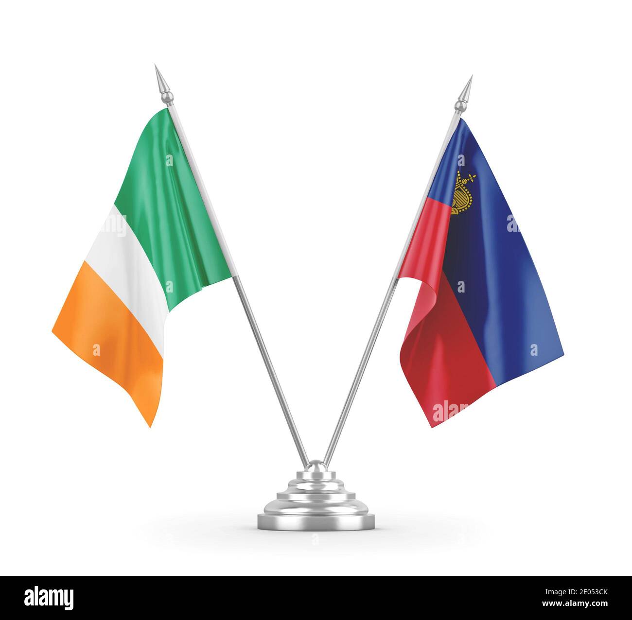 Liechtenstein und Irland Tischflaggen isoliert auf weißem 3D-Rendering Stockfoto