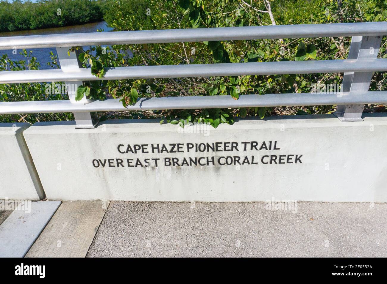Cape Haze Pioneer Trail Brücke über Coral Creek Stockfoto