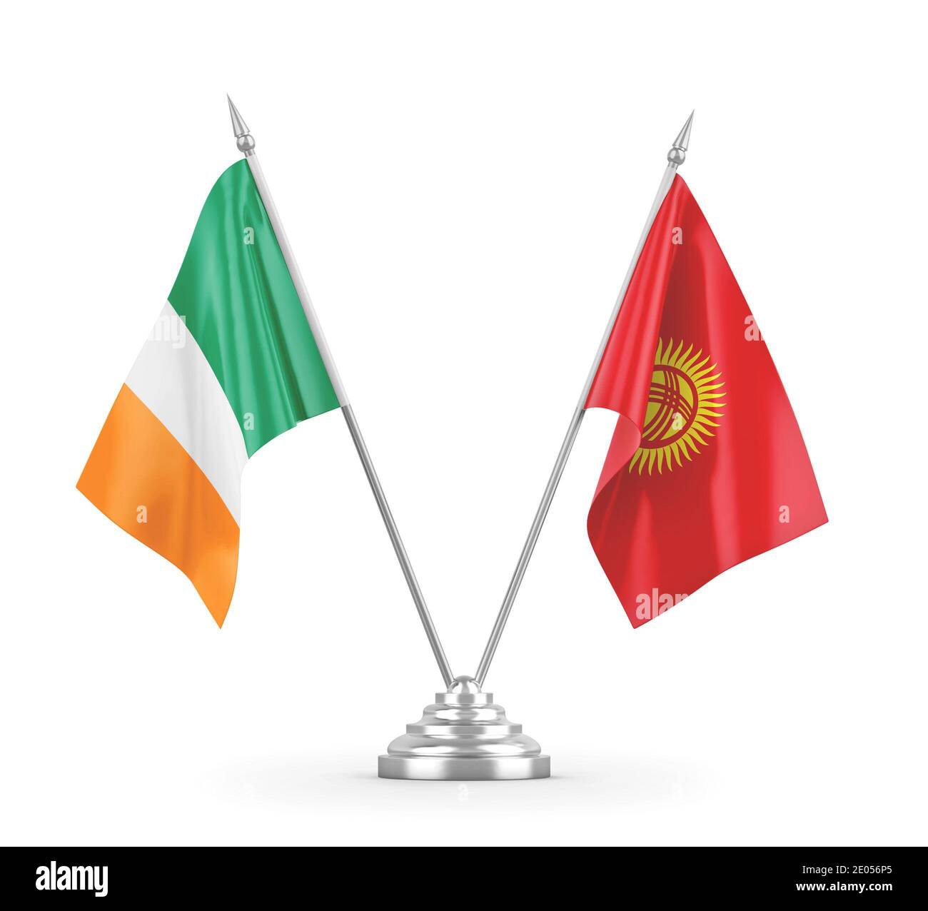 Kirgisistan und Irland Tischflaggen isoliert auf weißem 3D-Rendering Stockfoto