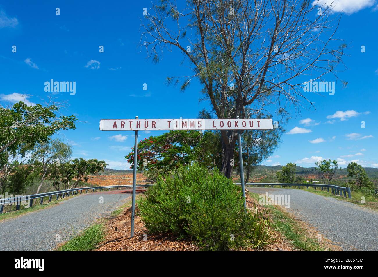 Arthur Timms Lookout blickt auf die alte verlassene Gold-, Silber- und Kupfermine Mount Morgan, Central Queensland, QLD, Australien Stockfoto
