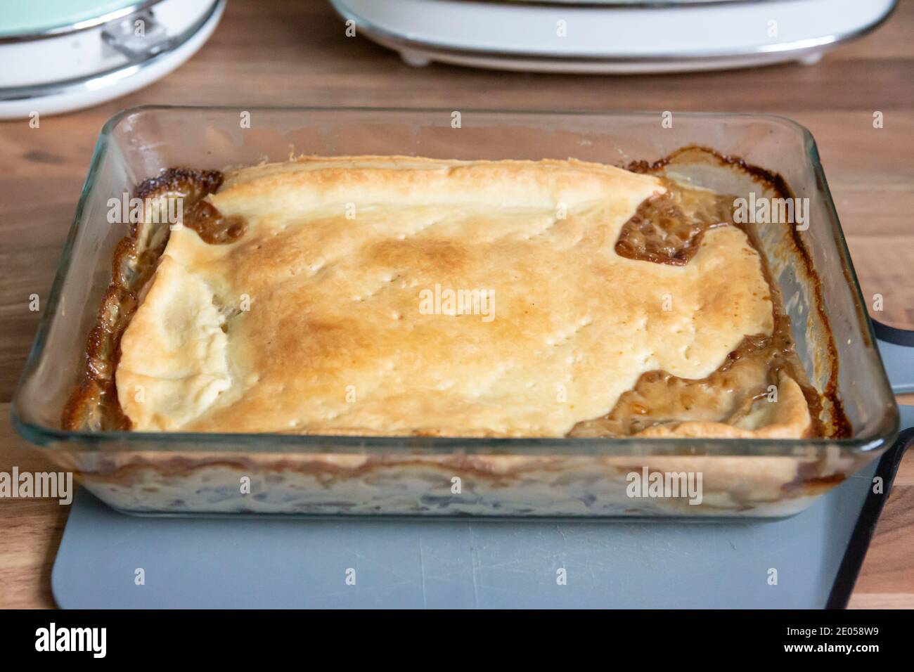 Hausgemachter Pilz- und Zwiebelkuchen Stockfoto