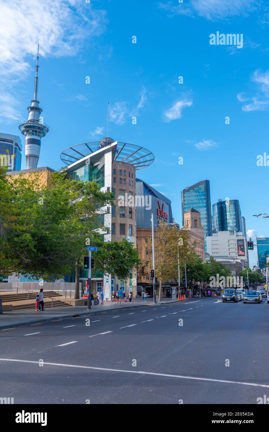 AUCKLAND, NEUSEELAND, 19. FEBRUAR 2020: Blick auf die Queen Street im Zentrum von Auckland, Neuseeland Stockfoto