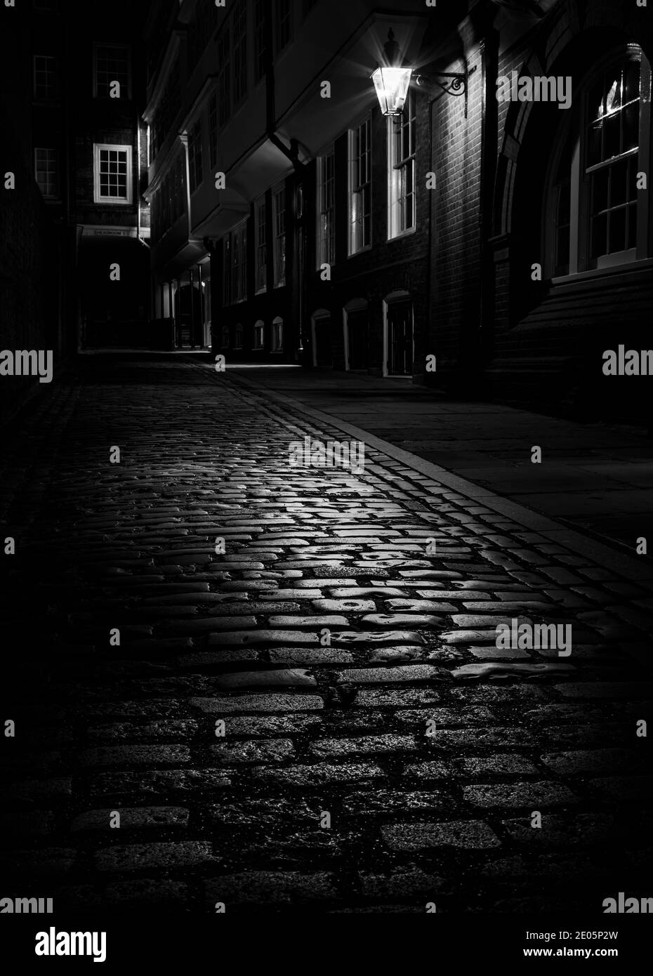 Dickensian London Street bei Nacht Stockfoto