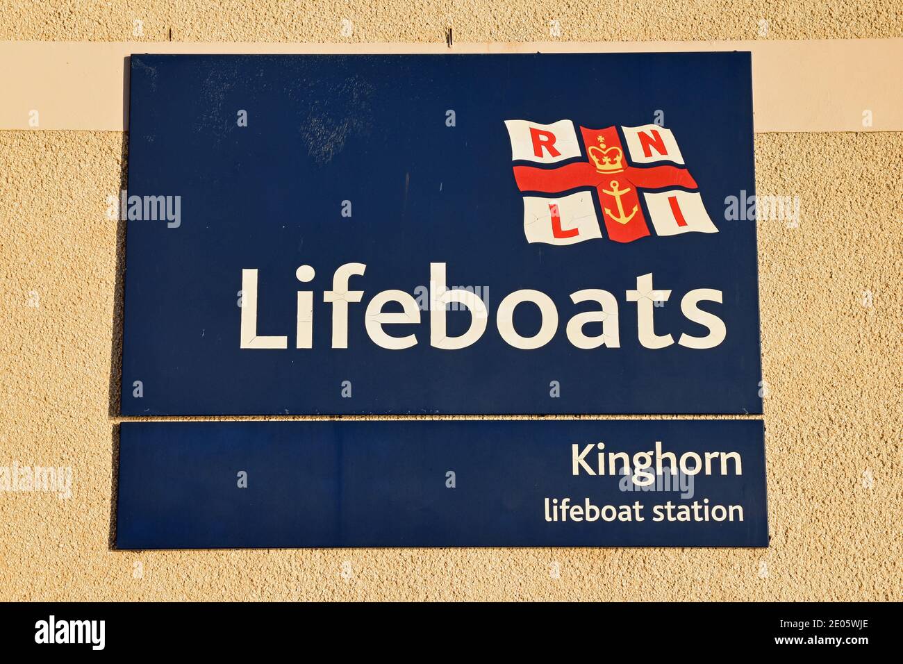 RNLI Rettungsboote Schild an Kinghorn Rettungsboot Station, Fife, Schottland, Großbritannien Stockfoto
