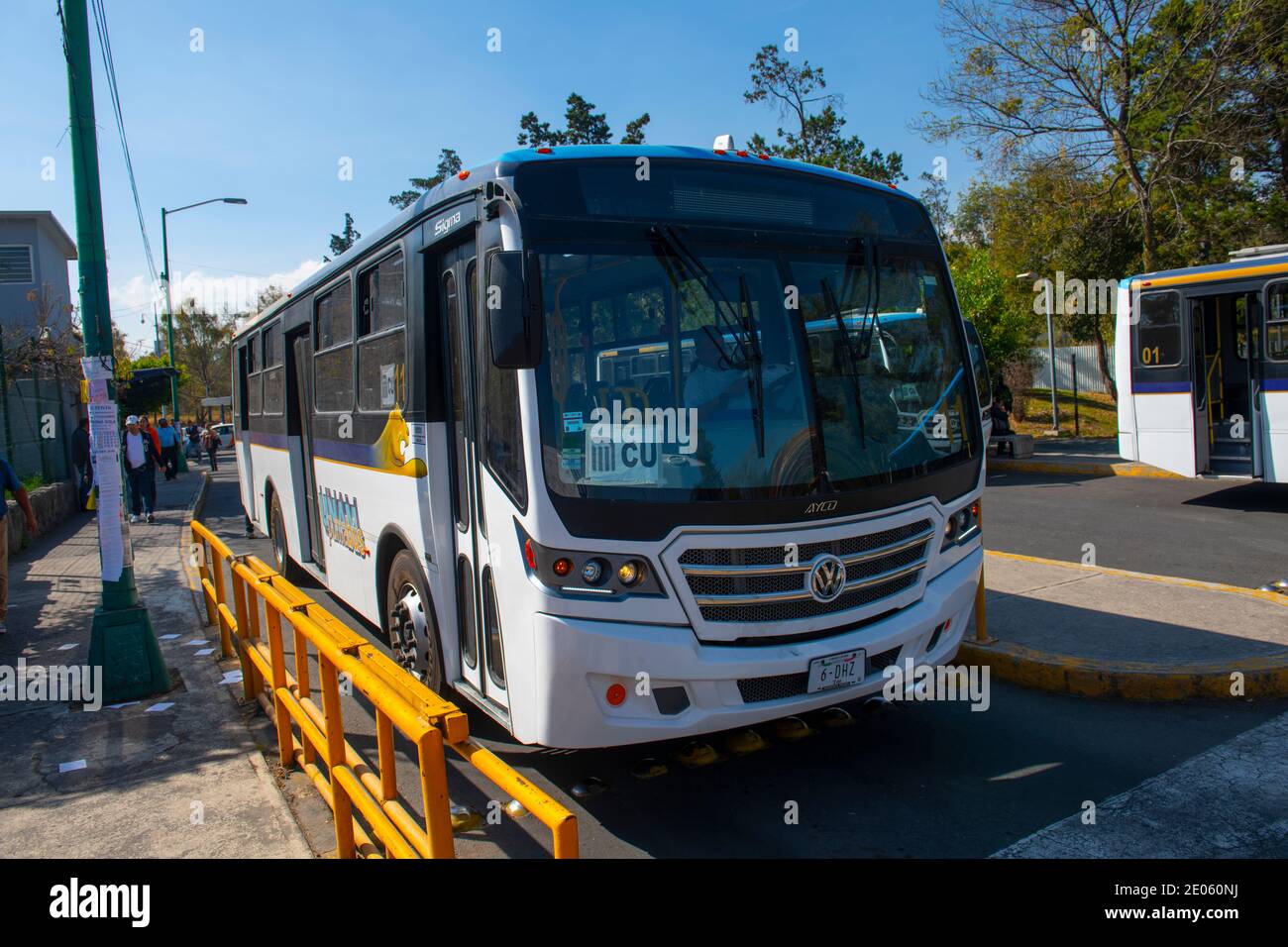 Universidad Nacional Autonoma de Mexico UNAX Schulbus in Universidad Station in Mexico City CDMX, Mexiko. Stockfoto