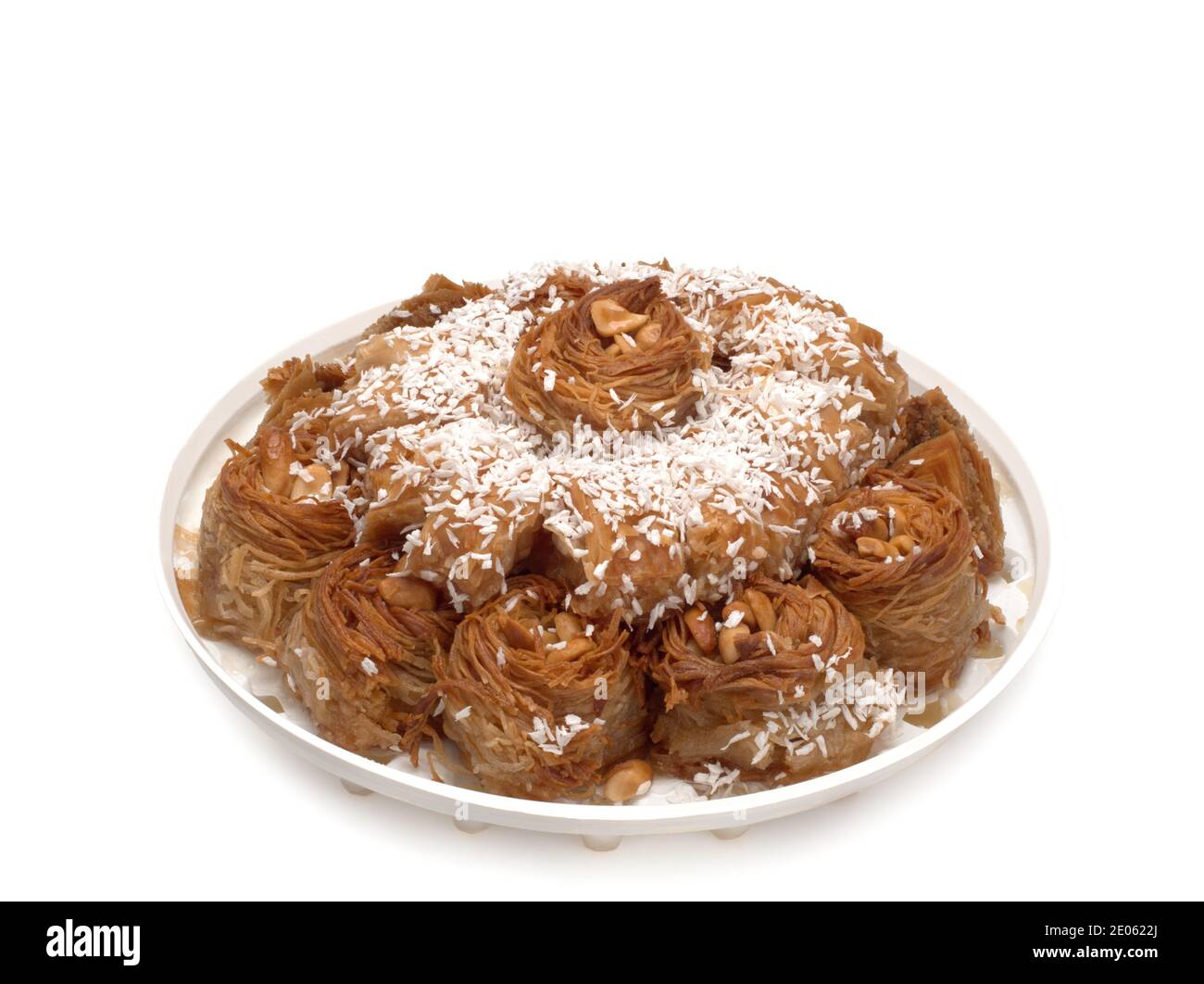 Baklava im türkischen Stil mit Erdnuss, Nahaufnahme, Desserttablett Stockfoto