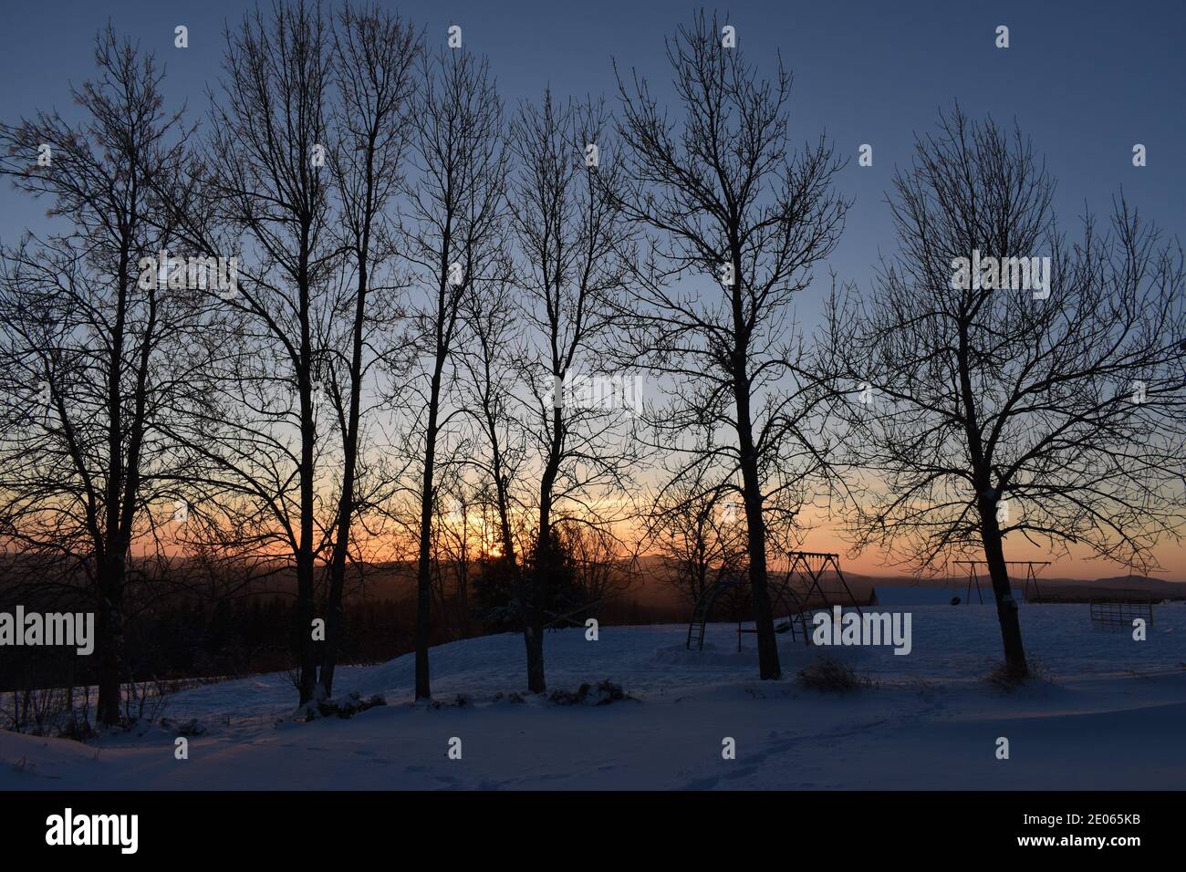 UN lever de Soleil un matin d'hiver, Sainte-Apolline, Québec Stockfoto