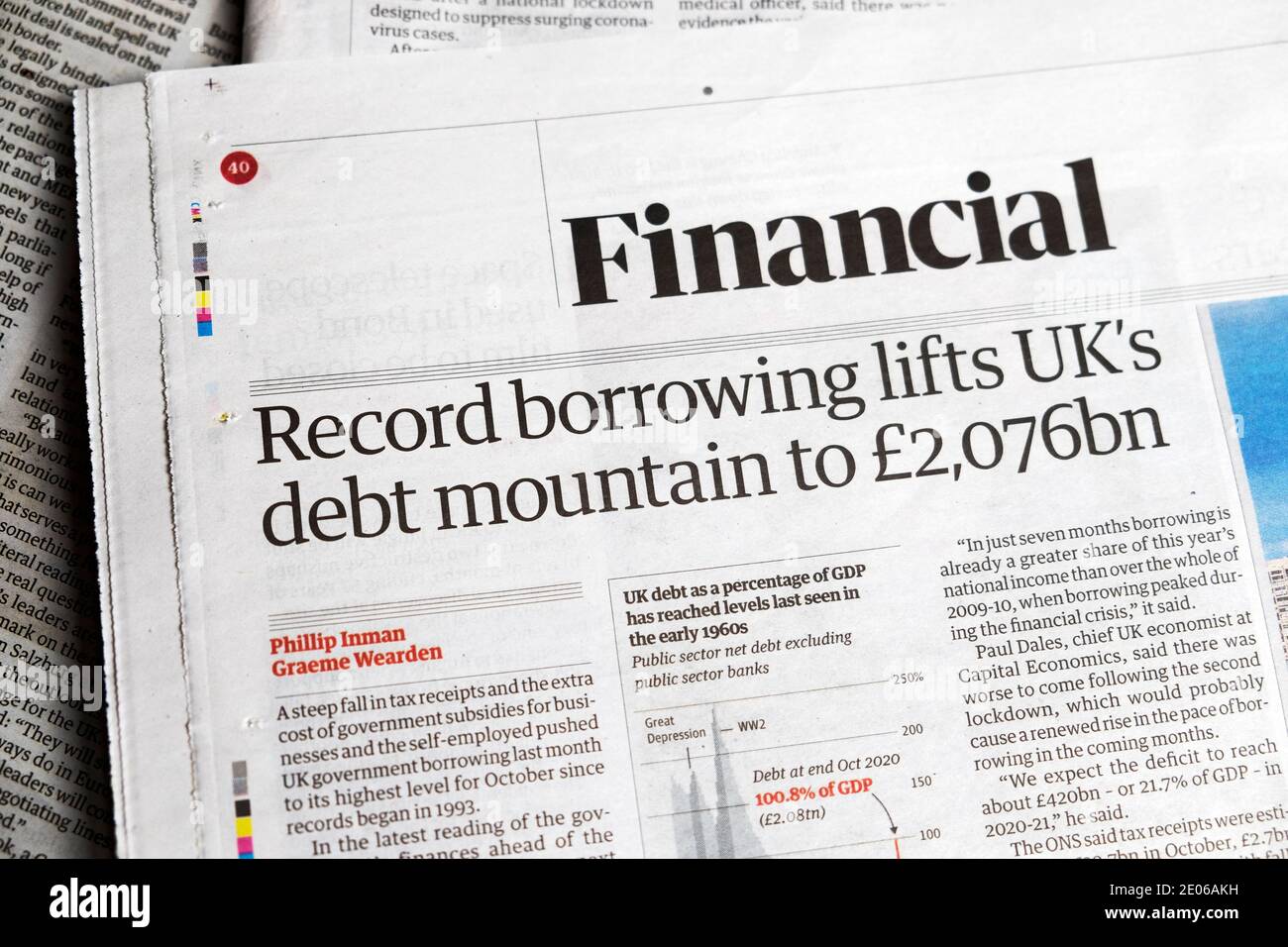 Schlagzeile der Zeitung auf der Seite des Guardian Financial Section 'Rekordkreditauflifter Großbritanniens Schuldenberg auf £2,076 Mrd. Pfund Sterling London UK 21 November 2020 Stockfoto