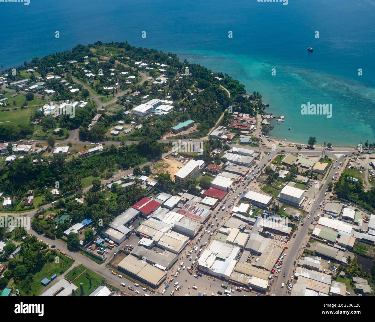 Luftaufnahme von Wewak, der Hauptstadt der East Sepik Provinz von Papua-Neuguinea. Stockfoto