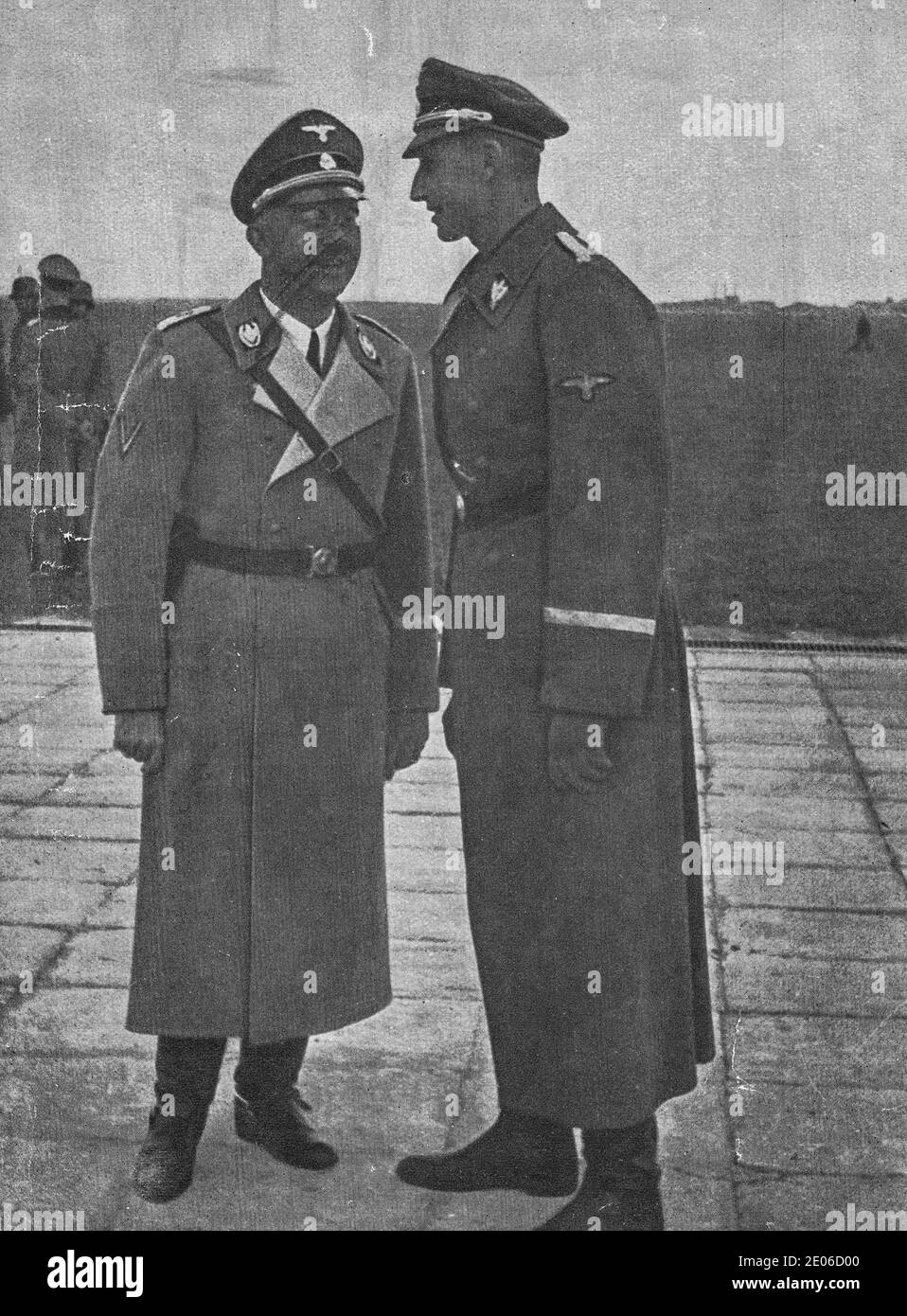 POLEN - 1940er Jahre: Heinrich Himmler (links) und Reinhard Heydrich während des Krieges in Polen. Stockfoto