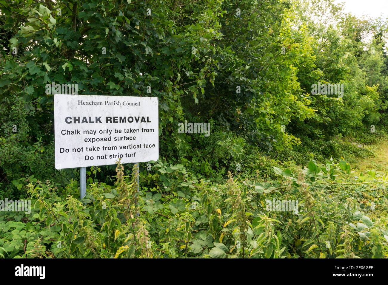 Schild an einem kleinen öffentlichen Kalksteinbruch in Norfolk. Stockfoto