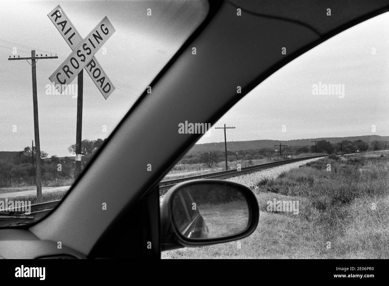 Railroad Crossing, Santo, Texas 1999 1990s USA HOMER SYKES Stockfoto