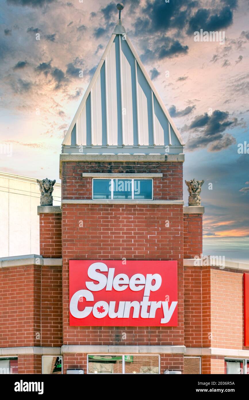 Sleep Country Schild im Store Tower. Sleep Country Canada ist ein bedeutender Matratzenhändler mit über 140 Geschäften. Das Unternehmen wurde unter den Top 50 CO Stockfoto