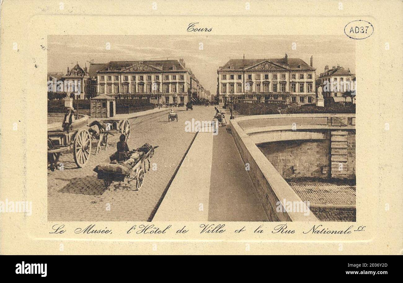 Le musée, l'Hôtel de ville et la rue nationale (Tours). Stockfoto