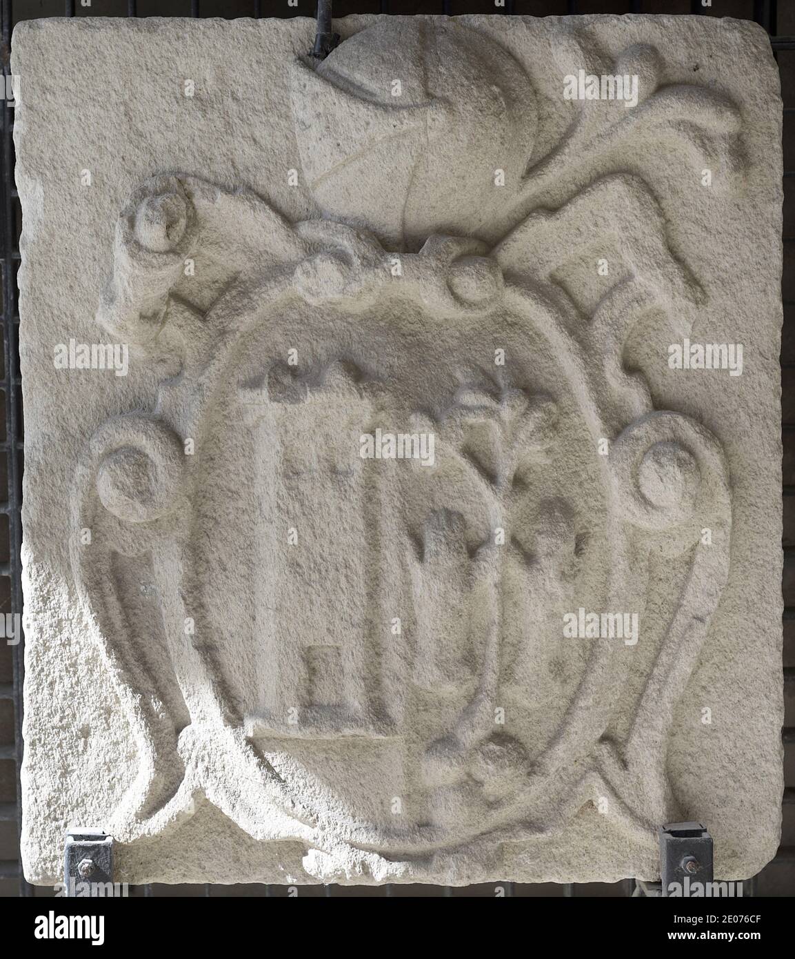 Edler Schild mit Burg und Baum, 16. Jahrhundert. Lugo Provinz, Galicien, Spanien. Archäologisches und Geschichtsmuseum (Schloss San Anton). A Coruña, Galicien, Spanien. Stockfoto