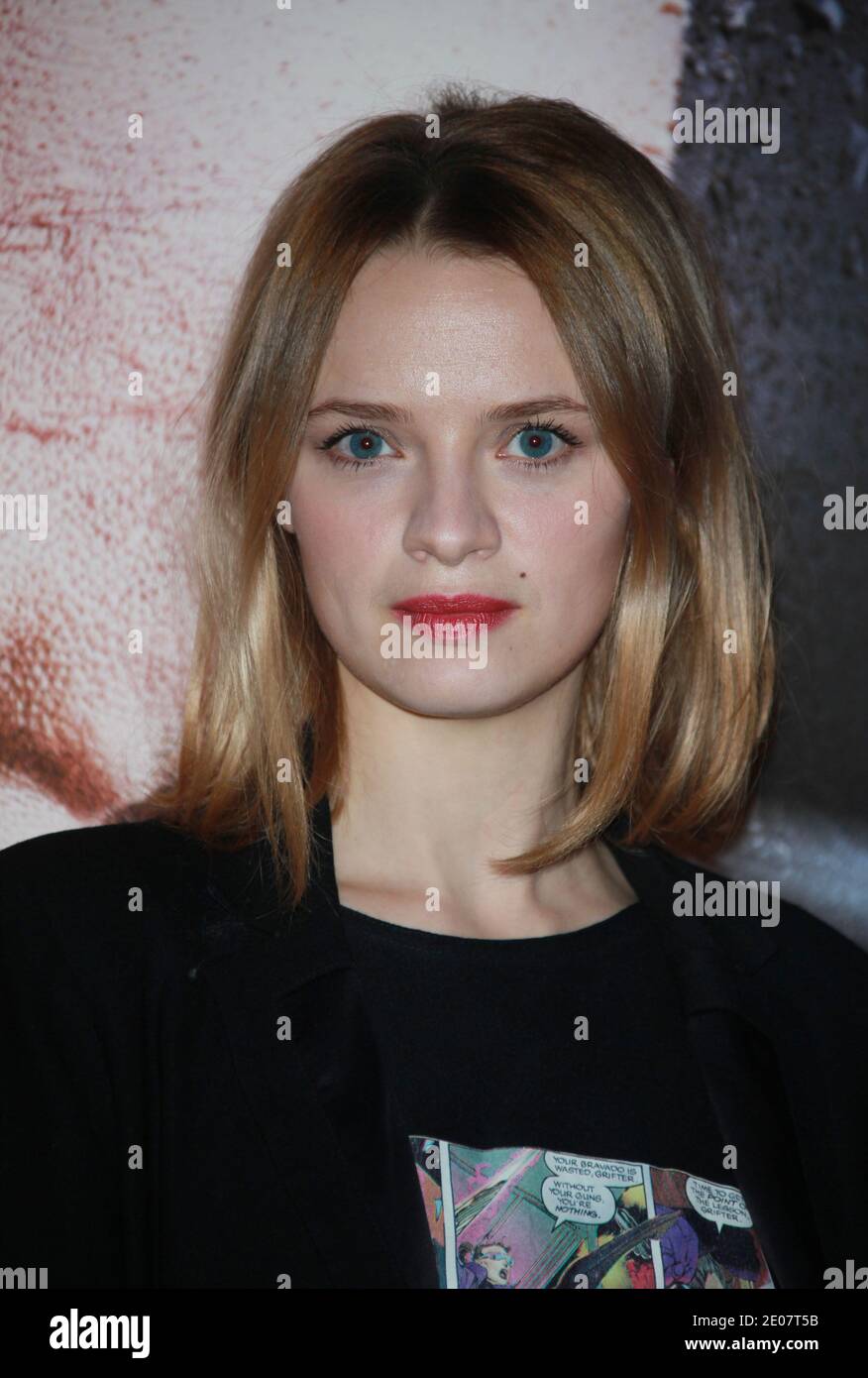 Sara Forestier nahm an einer Premiere für "Une nuit" Teil, die am 2. Januar 2012 im UGC les Halles in Paris, Frankreich, stattfand. Foto von Denis Guignebourg/ABACAPRESS.COM?? Stockfoto