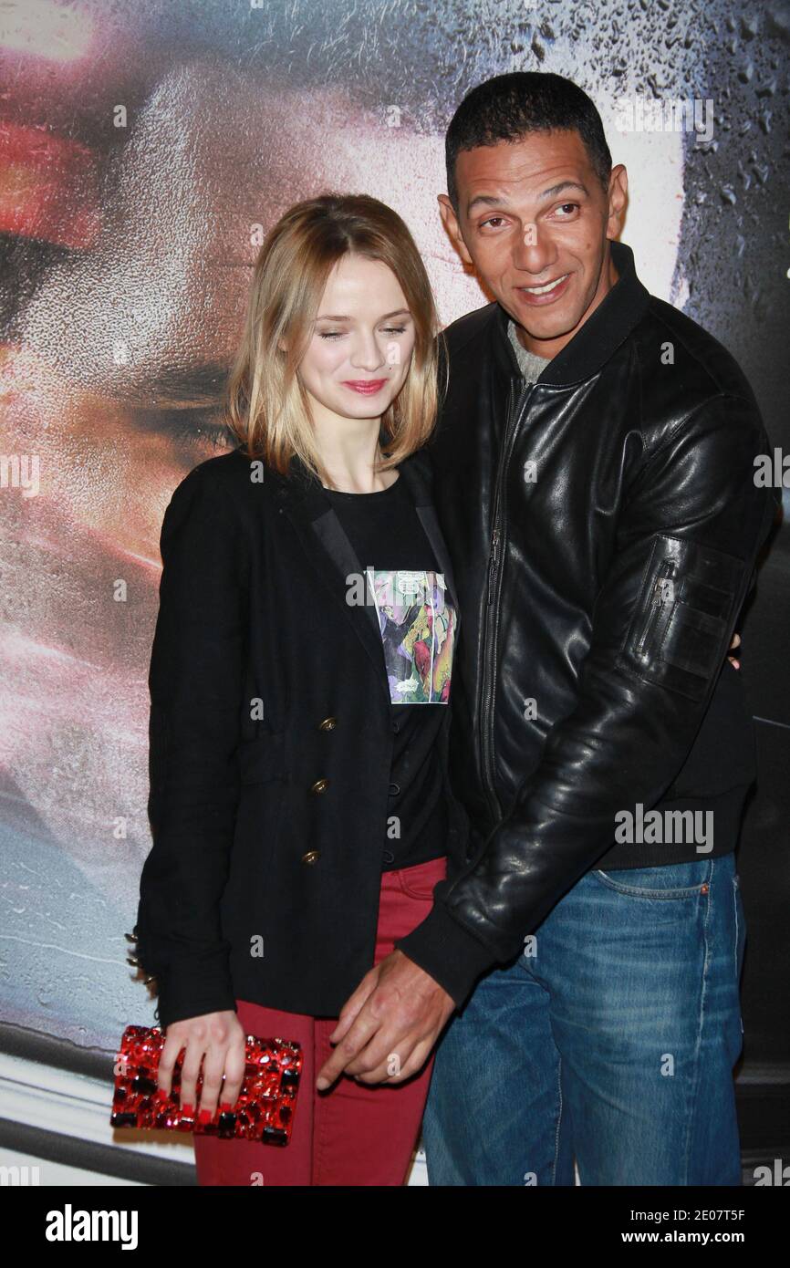 Sara Forestier und Roschdy Zem nehmen an einer Premiere für "Une nuit" Teil, die am 2. Januar 2012 im UGC les Halles in Paris, Frankreich, stattfand. Foto von Denis Guignebourg/ABACAPRESS.COM?? Stockfoto