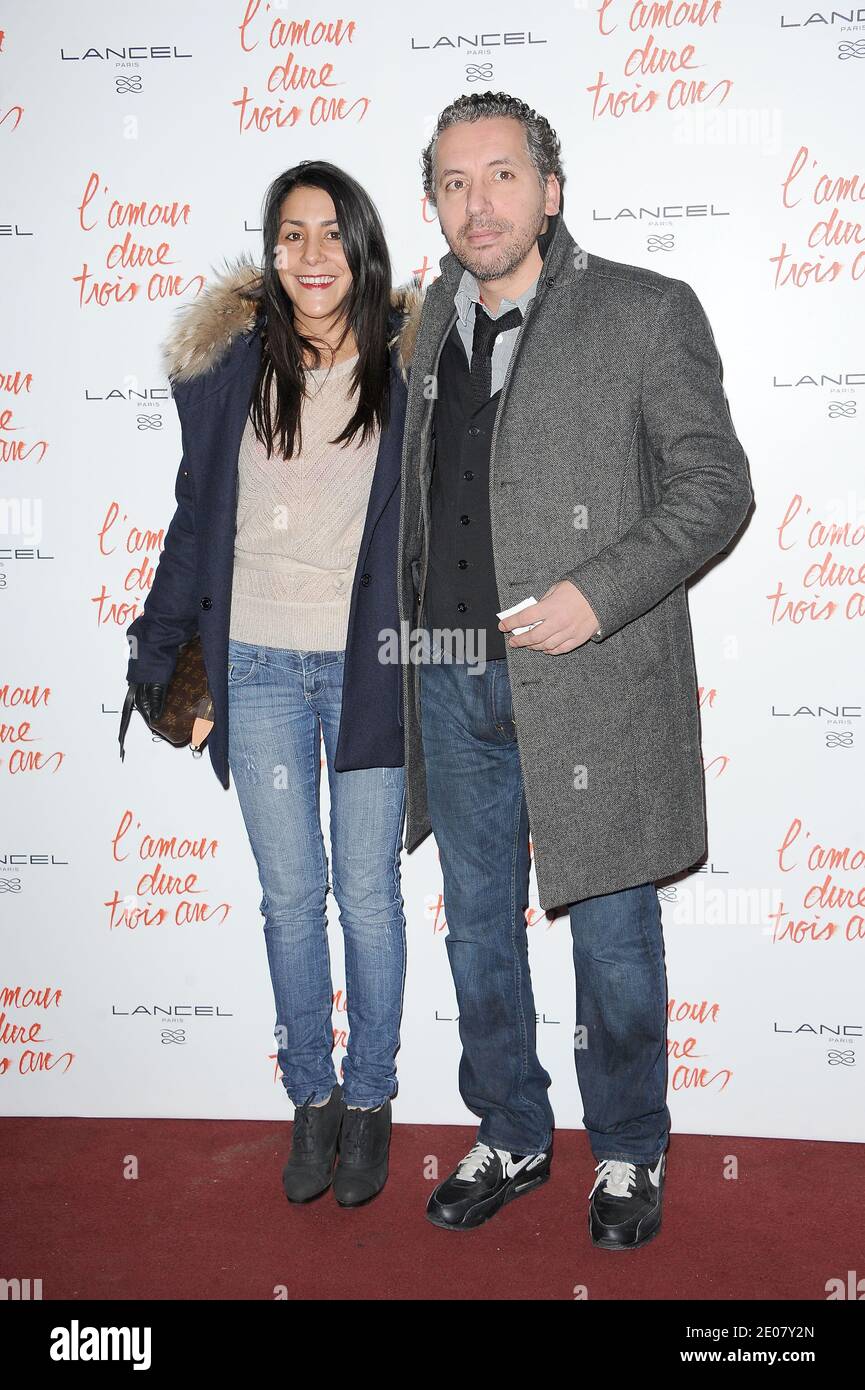 Atmen Kelif und Freundin bei der Premiere des Films 'L'Amour dure Trois ans' im Grand Rex am 7. Januar 2012 in Paris, Frankreich. Foto von Nicolas Briquet/ABACAPRESS.COM Stockfoto Atmen Kelif und Freundin bei der Premiere des Films 'L'Amour dure Trois ans' im Grand Rex am 7. Januar 2012 in Paris, Frankreich. Foto von Nicolas Briquet/ABACAPRESS.COM Stockfoto