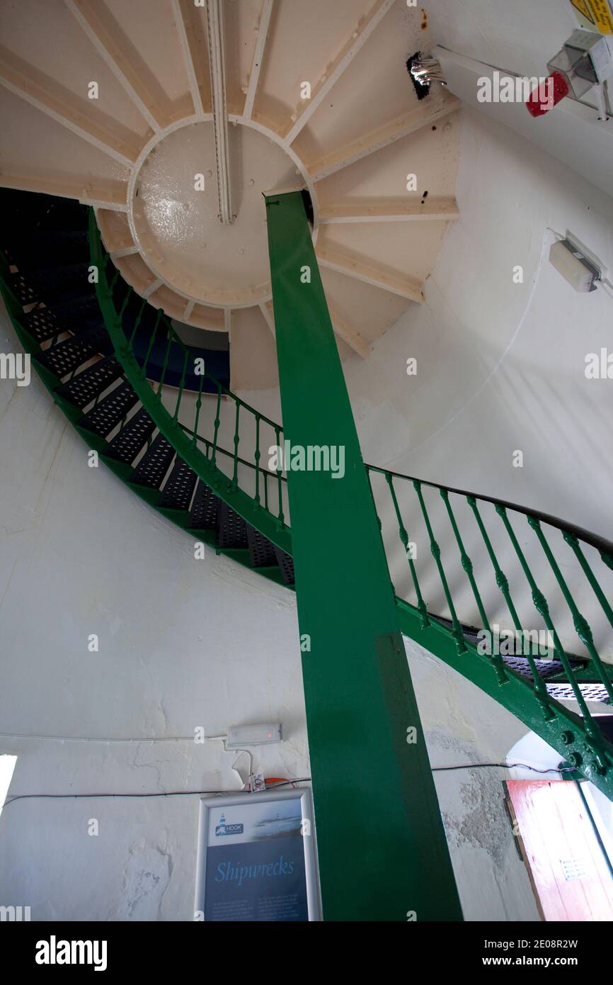 Der Hook Lighthouse, Fethard on Sea, Wexford, Irland ist einer der ältesten Leuchttürme der Welt und wird seit dem 12. Oder 13. Jahrhundert genutzt Stockfoto
