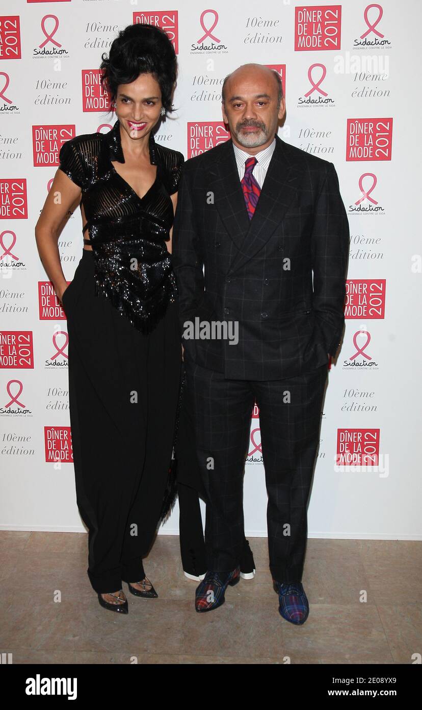 (L-R) Farida Khelfa und Christian Louboutin nehmen am Sidaction Gala Dinner 2012 (Diner de la Mode pour le SIDA) für den MAC AIDS Fund Teil, das am 26. Januar 2012 im Pavillon d'Armenonville in Paris, Frankreich, stattfand. Foto von Marco Vitchi/ABACAPRESS.COM Stockfoto