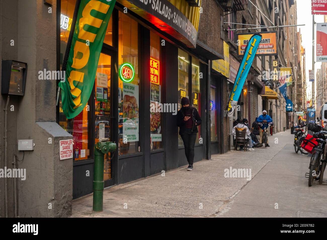 Ein Franchise der Subway Sandwich-Kette im Stadtteil Chelsea in New York am Montag, 28. Dezember 2020. (© Richard B. Levine) Stockfoto