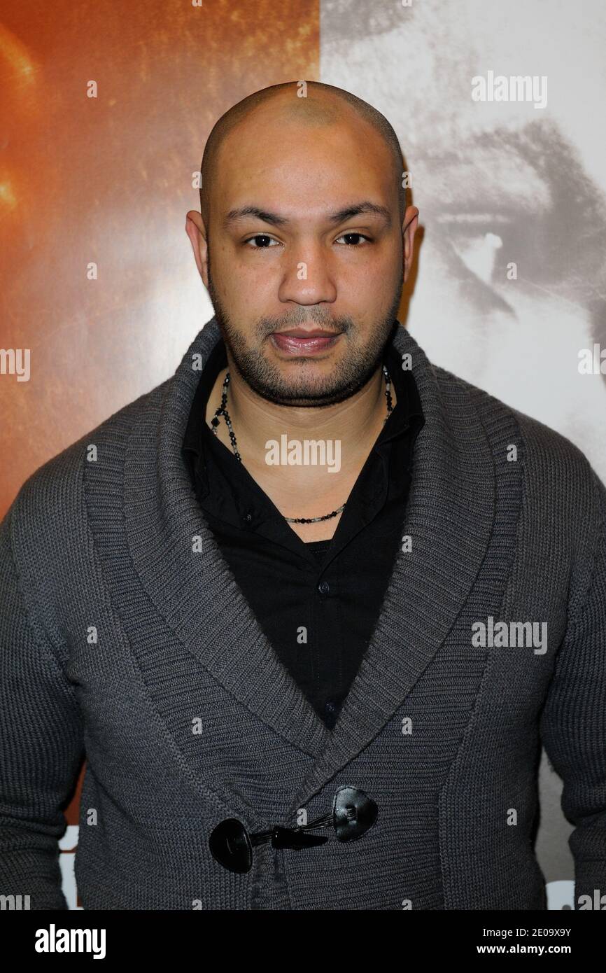 Kamel Laadaili bei der Premiere von 'La Desintegration' im Le Comedy Club, Paris, Frankreich am 8. Februar 2012. Foto von Alban Wyters/ABACAPRESS.COM Stockfoto