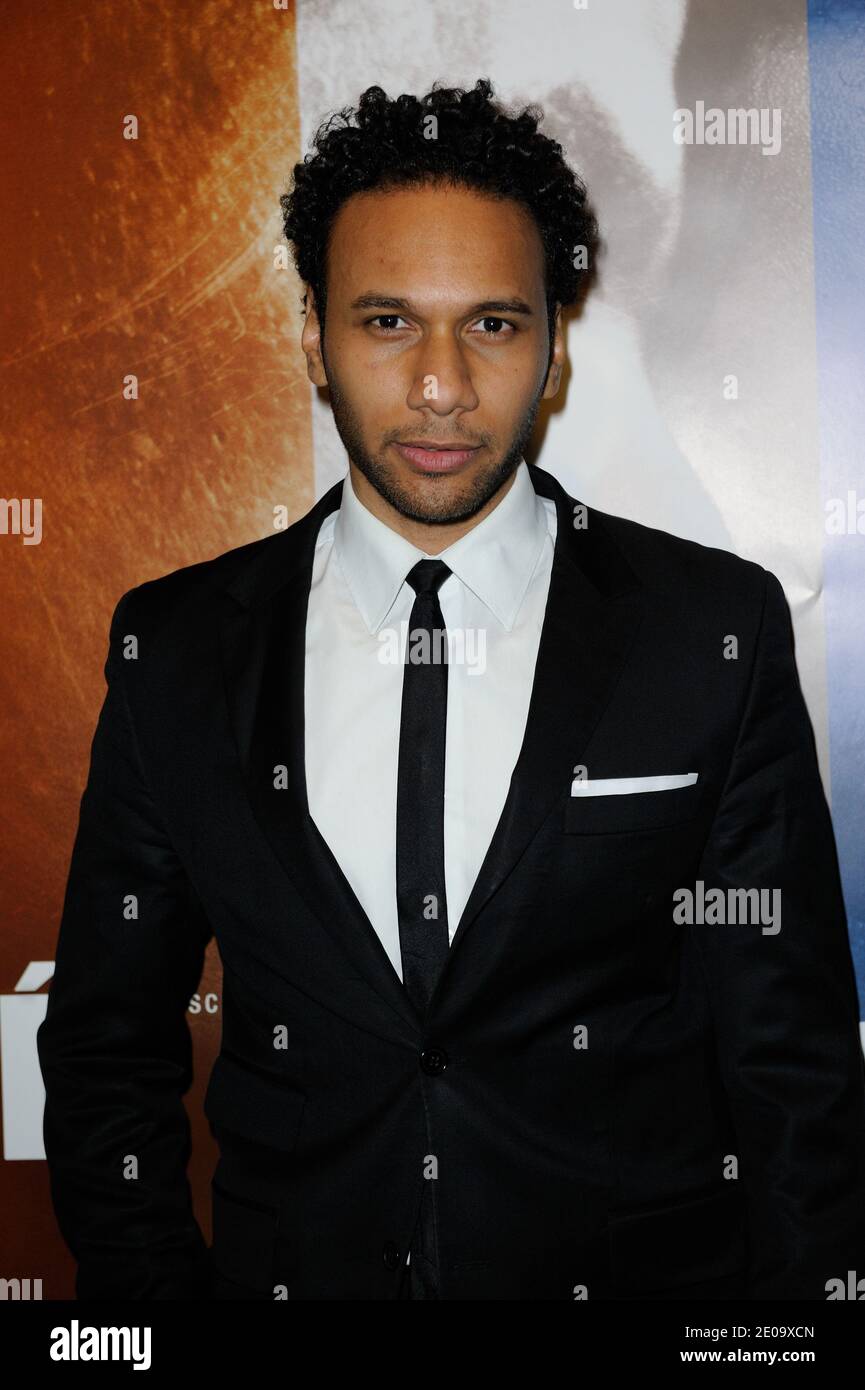 Yassine Azzouz bei der Premiere von "La Desintegration" im Le Comedy Club, Paris, Frankreich am 8. Februar 2012. Foto von Alban Wyters/ABACAPRESS.COM Stockfoto