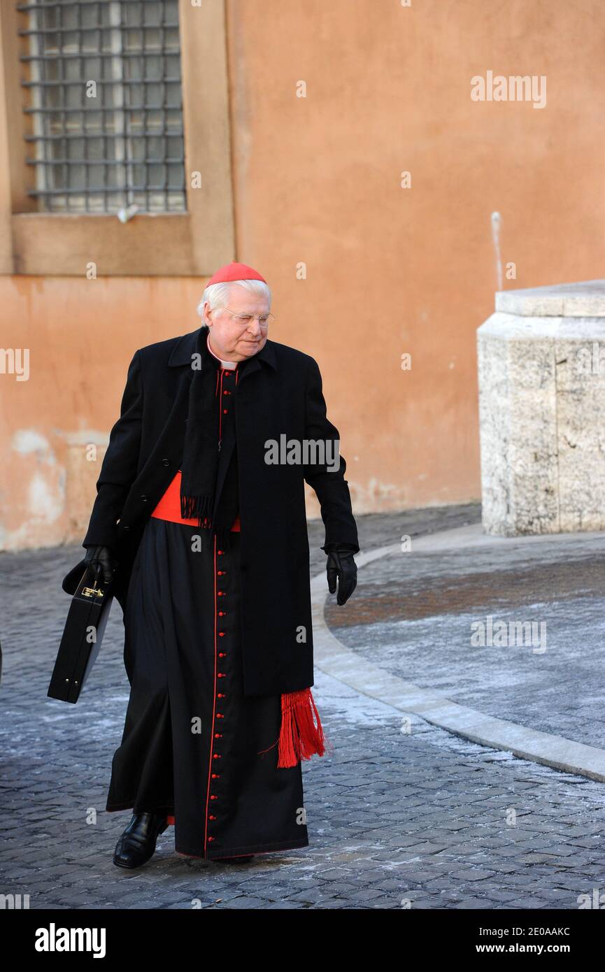 Kardinal Angelo Scola trifft am 17. Februar 2012 bei einer Begegnung