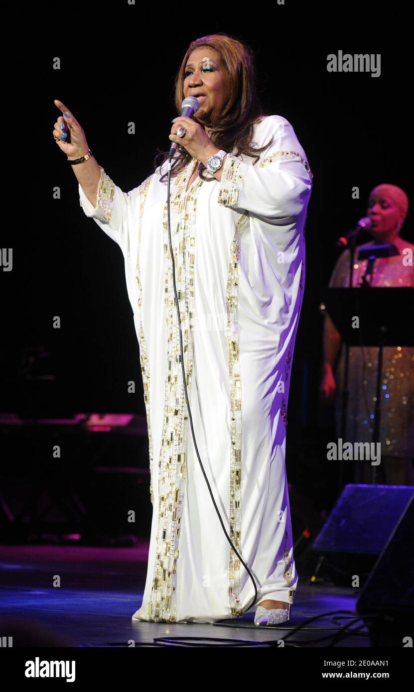 Aretha Franklin lebt in der Radio City Music Hall und würdigt Whitney Houston am 17. Februar 2012 in New York. Fotos von Morgan Dessalles/ABACAPRESS.COM Stockfoto