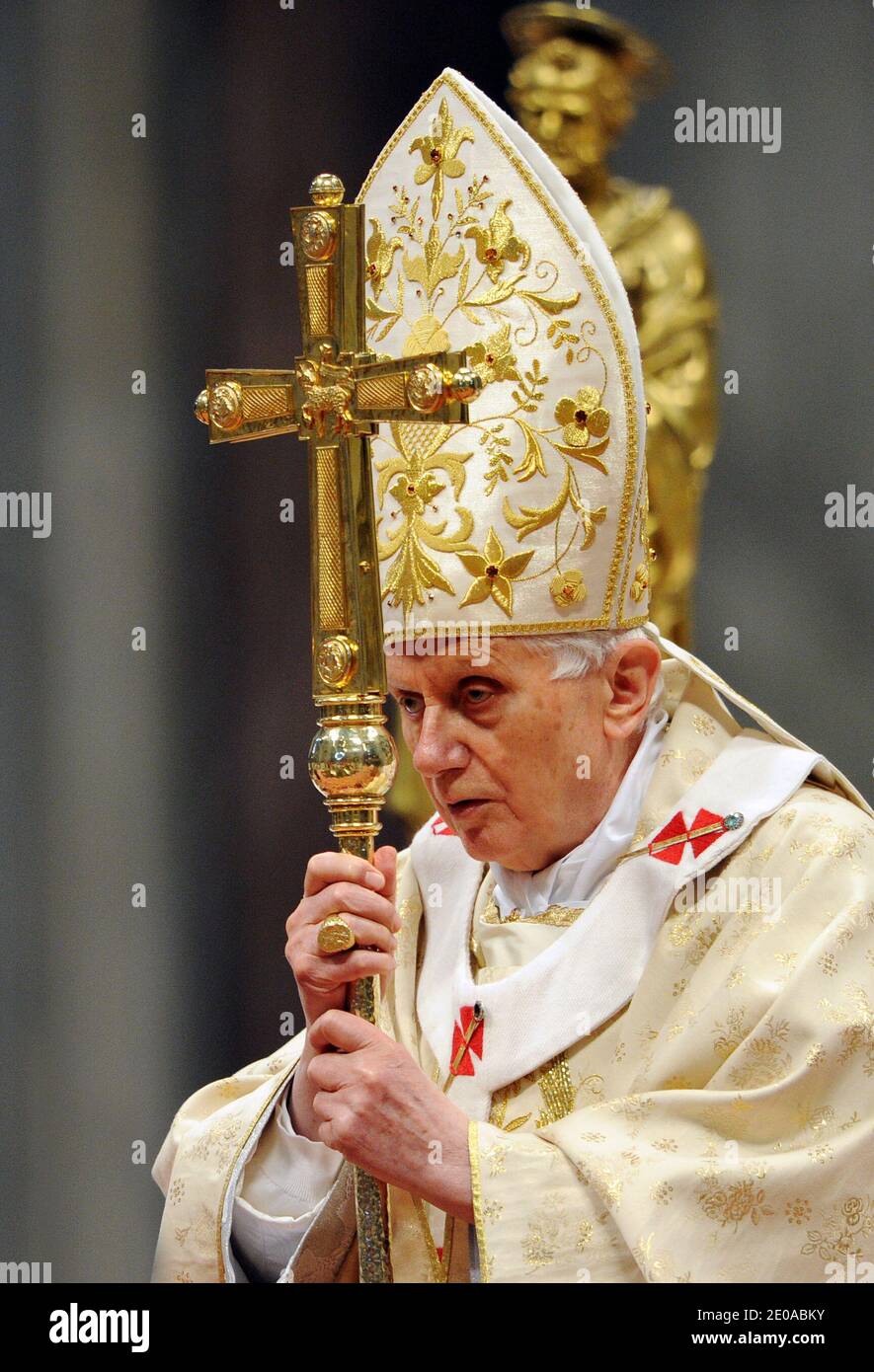 Papst Benedikt XVI. Feiert Am 19. Februar 2012 In Der Petersbasilika Im
