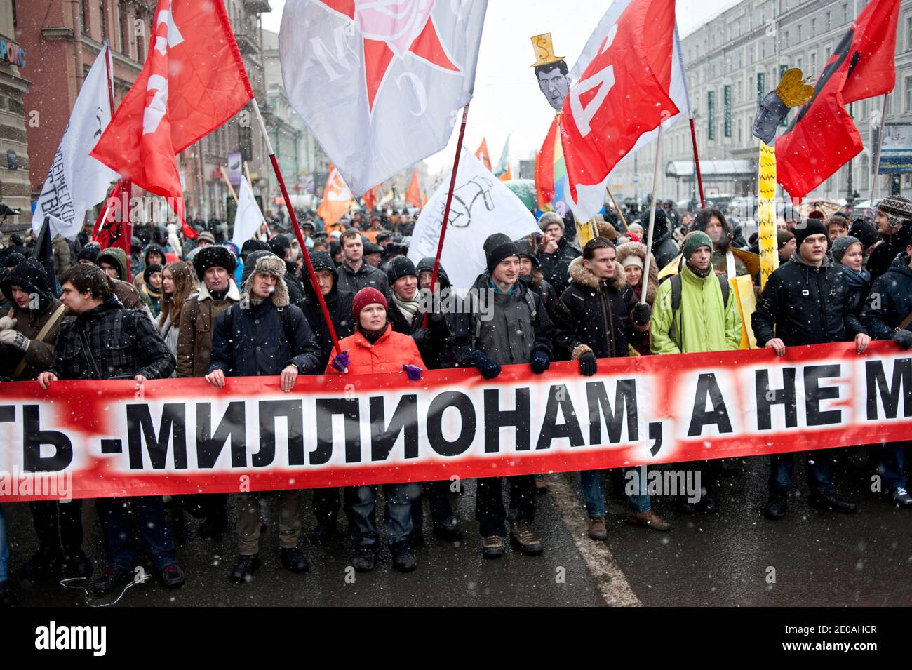 Oppositionsbefürworter demonstrieren für faire Wahlen in St. Petersburg, Russland, 26. Februar 2012. Foto von Arnaud Finistre/ABACAPRESS.COM Stockfoto
