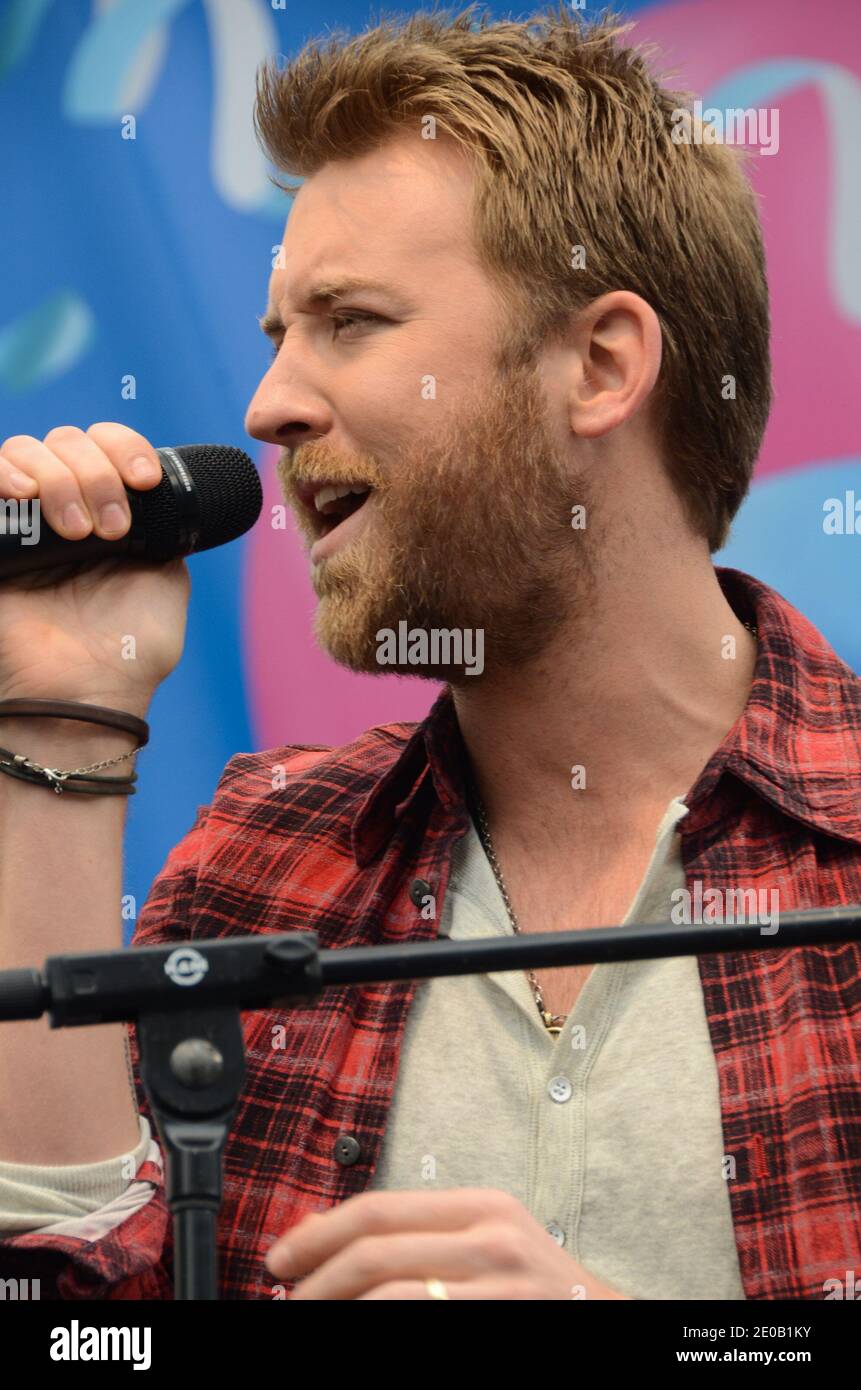 Charles Kelley von Lady Antebellum auf der Bühne für Oreo Cookies 100.Geburtstag Feier mit einer besonderen Leistung von Lady Antebellum im The Grove in Los Angeles, Kalifornien am 6. März 2012 statt. Foto von Tonya Wise / ABACAPRESS.COM (im Bild: Charles Kelley von Lady Antebellum) Stockfoto