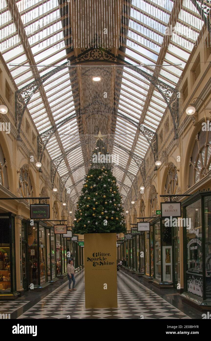 Royal Arcade, Melbourne, ungewöhnlich verlassen an Weihnachten 2020 aufgrund der COVID-19 Pandemie entmutigend Käufer Stockfoto