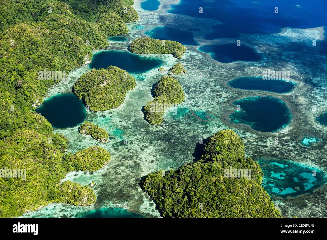 Luftaufnahme der Felseninseln, über dem östlichen Teil der Insel Koror, Koror, Palau, Mikronesien, Ozeanien Stockfoto