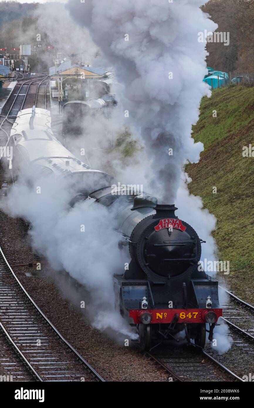 England, East Sussex, Die Bluebell Heritage Railway, Santa Special Steam Train Stockfoto