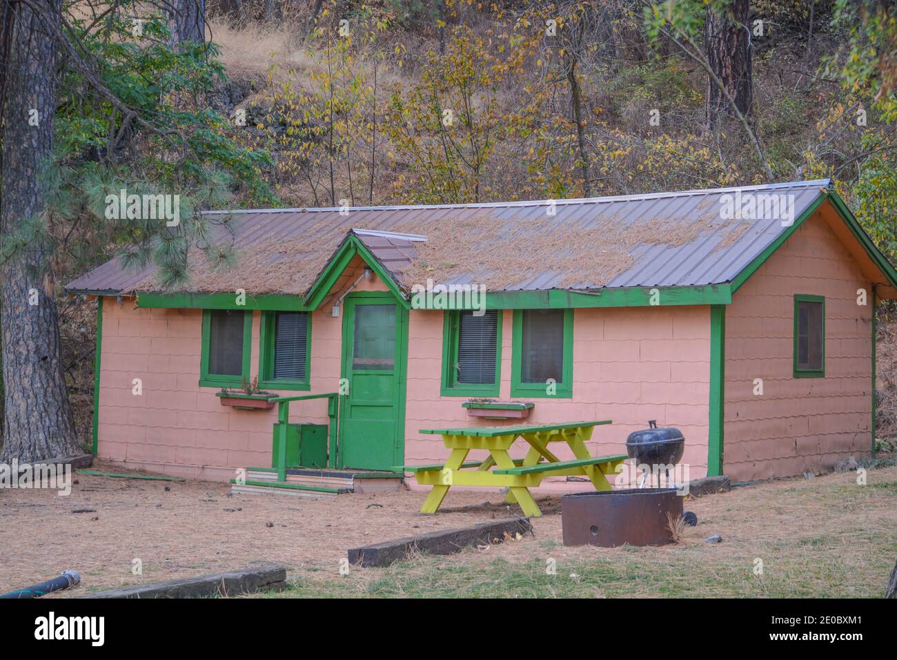 Eine Miethütte mit Blick auf Williams Lake im Osten von Washington. Cheney, Spokane County, Washington Stockfoto