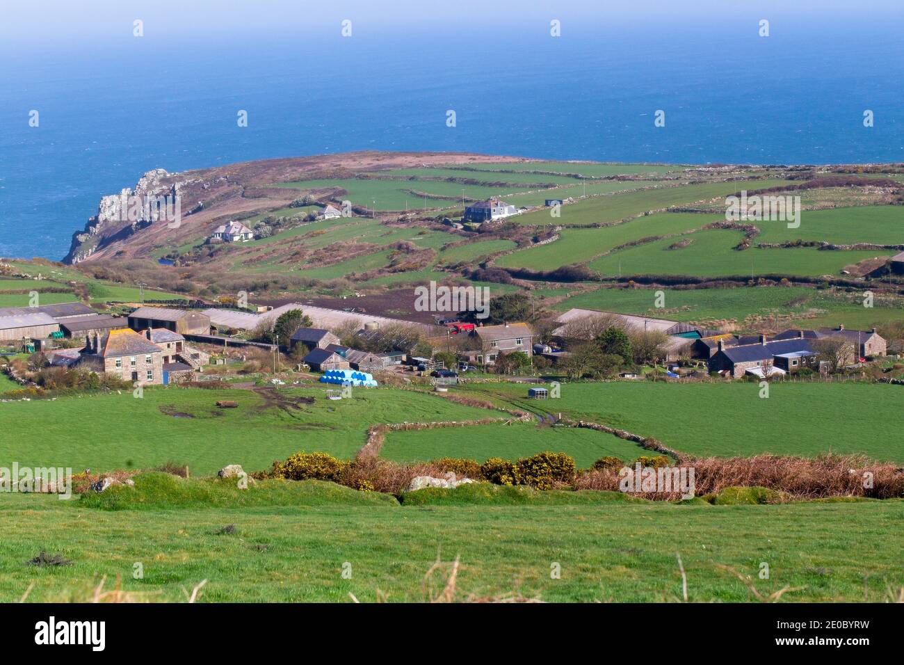 Ackerland und Bauernhöfe in der Nähe von Zennor im Westen Cornwalls, England, Großbritannien. Stockfoto