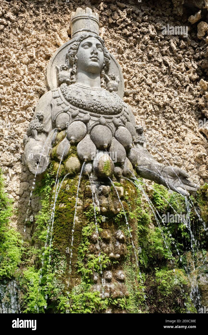 Der Brunnen von Diana von Ephesus auch bekannt als der Brunnen der Mutter Natur im Garten der Villa d'Este, Tivoli, Italien Stockfoto