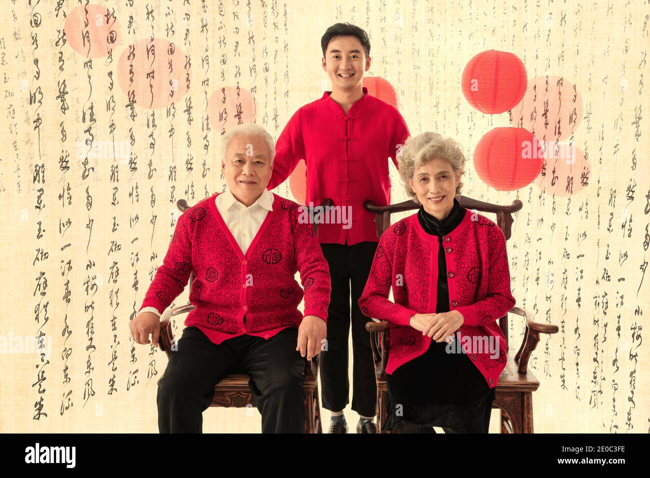 Glückliche Familie feiern das neue Jahr Stockfoto