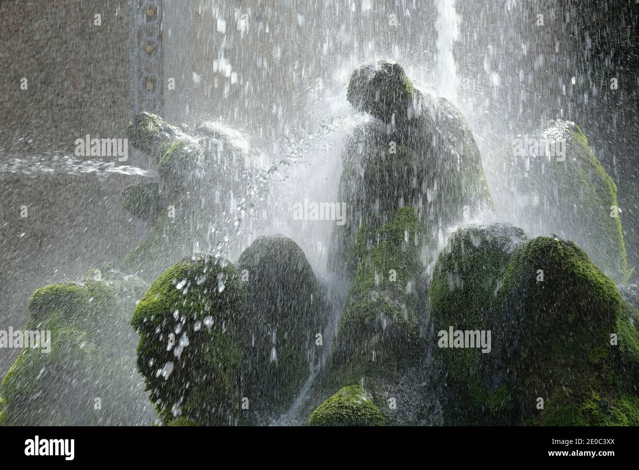 Der Brunnen der Drachen (Fontana dei Draghi) wurde von Pirro Ligorio im Garten der Villa d'Este, Tivoli, Italien, entworfen Stockfoto