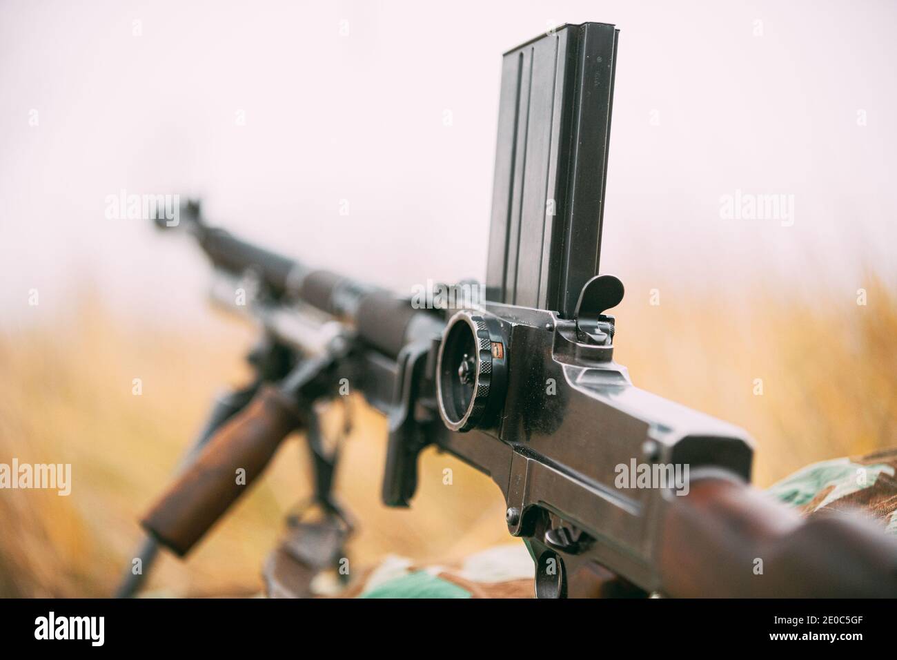Deutsche Wehrmacht Infanterie Soldaten militärische Waffe des Zweiten Weltkriegs. Das Tschechoslowakische Leichtmaschinengewehr Zb-30 Auf Dem Boden Stockfoto