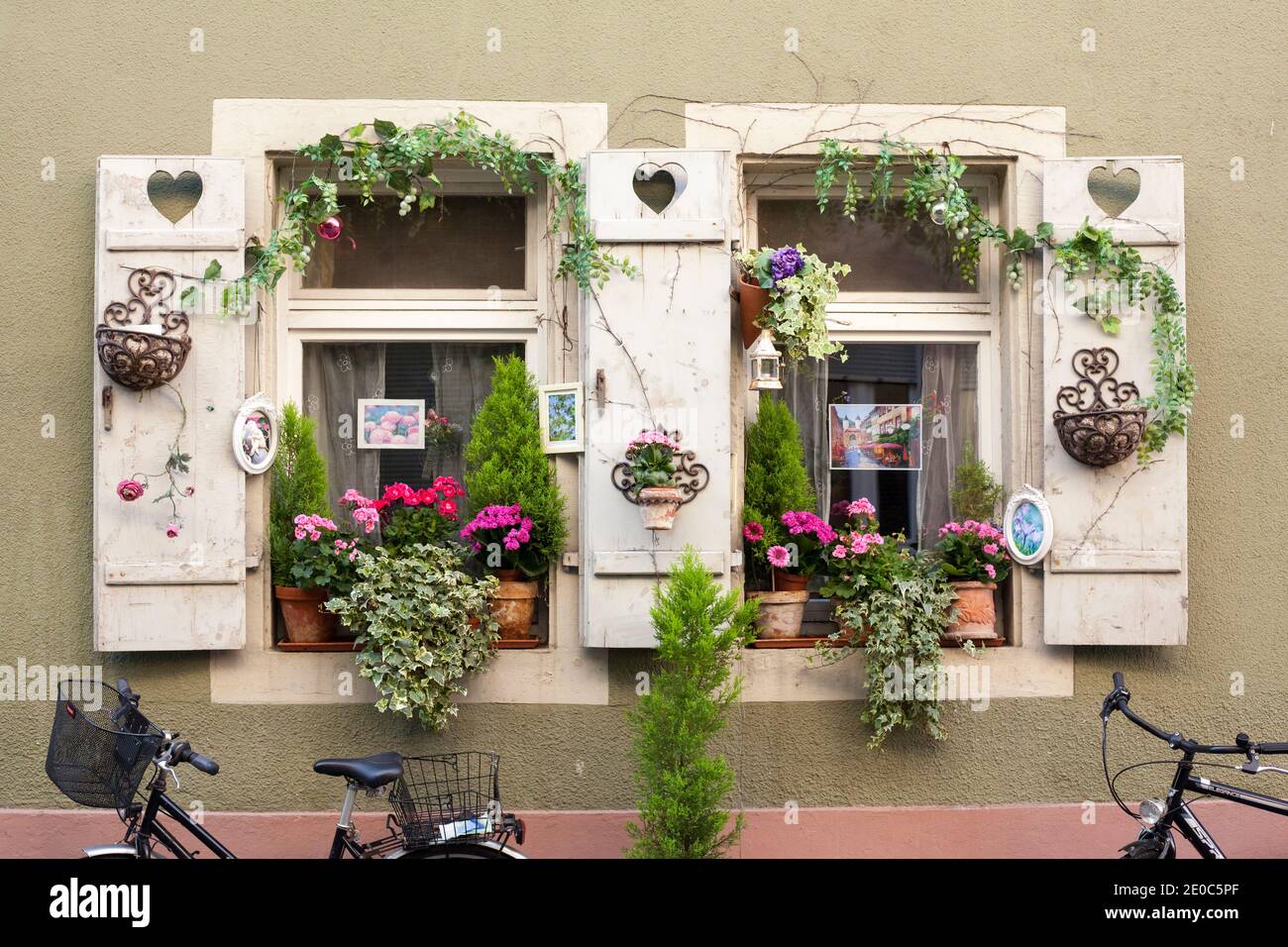 Fenster einer Kneipe in der Altstadt, Heidelberg, Baden-Württemberg, Deutschland, Europa Stockfoto