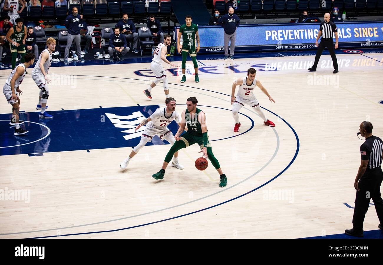 Moraga, CA, USA, 30. Dezember 2020. A. der Wächter der Sacramento State Hornets Bryce Fowler (23) fährt während des NCAA Männer Basketballspiels zwischen Sacramento State Hornets und den Saint Mary's Gaels 45-63, die im McKeon Pavilion Moraga Calif verloren wurden, zum Korb. Thurman James/CSM/Alamy Live News Stockfoto