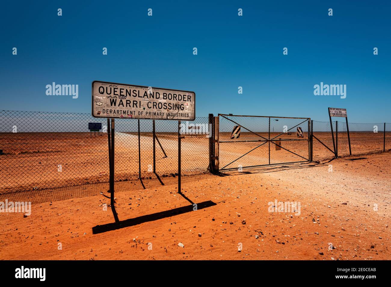 Berühmte Warri Crossing an der abgelegenen Grenze von Queensland und New South Wales. Stockfoto