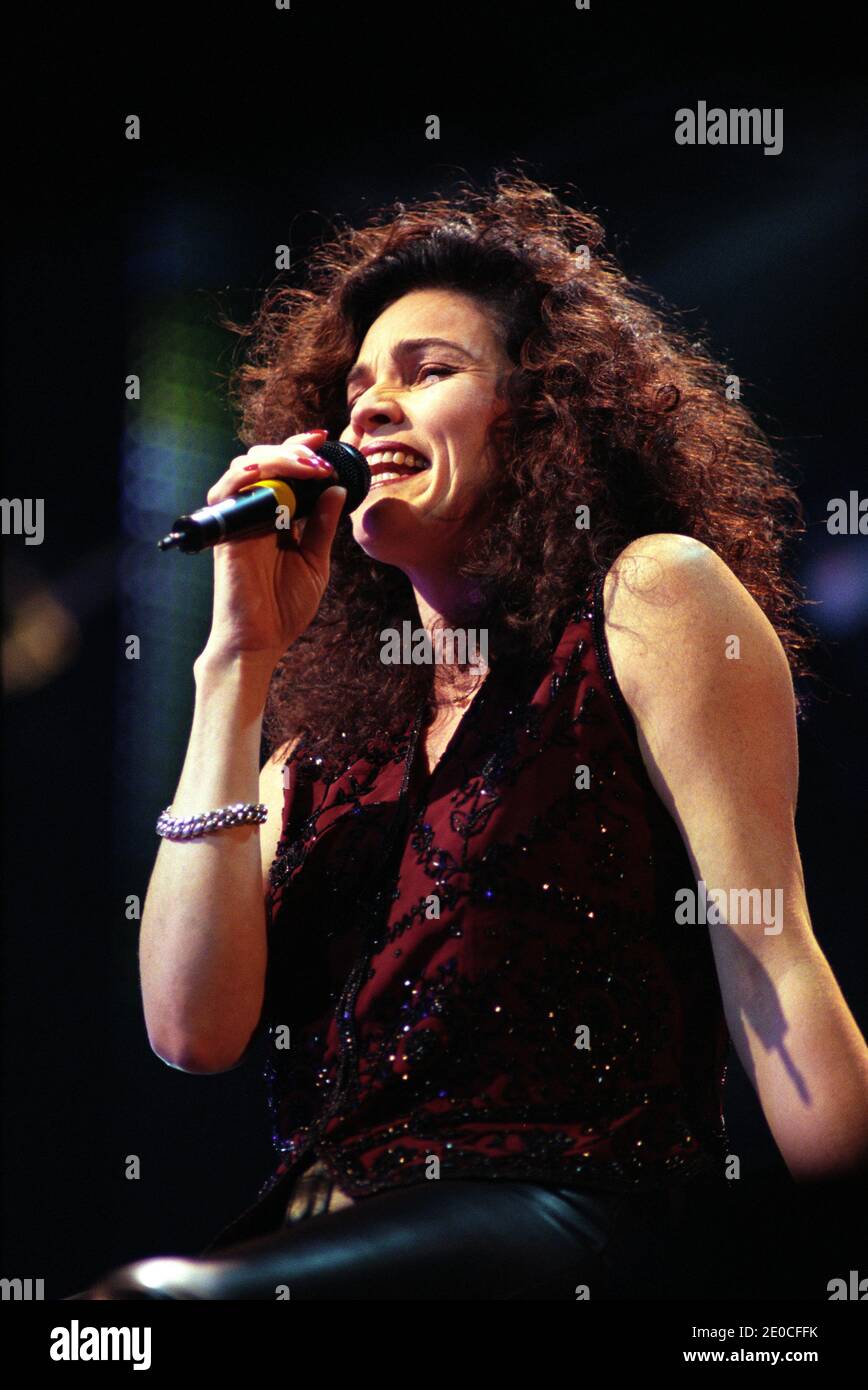 Alannah Myles auf der Bühne beim Big Twix Mix Concert in der Birmingham NEC Arena, Birmingham, Großbritannien. Dezember 1995. Stockfoto